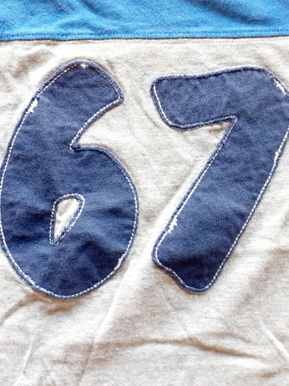 Old Navy Boys T-Shirt Gray Blue Short Sleeve Varsity Number 67 Size 4T